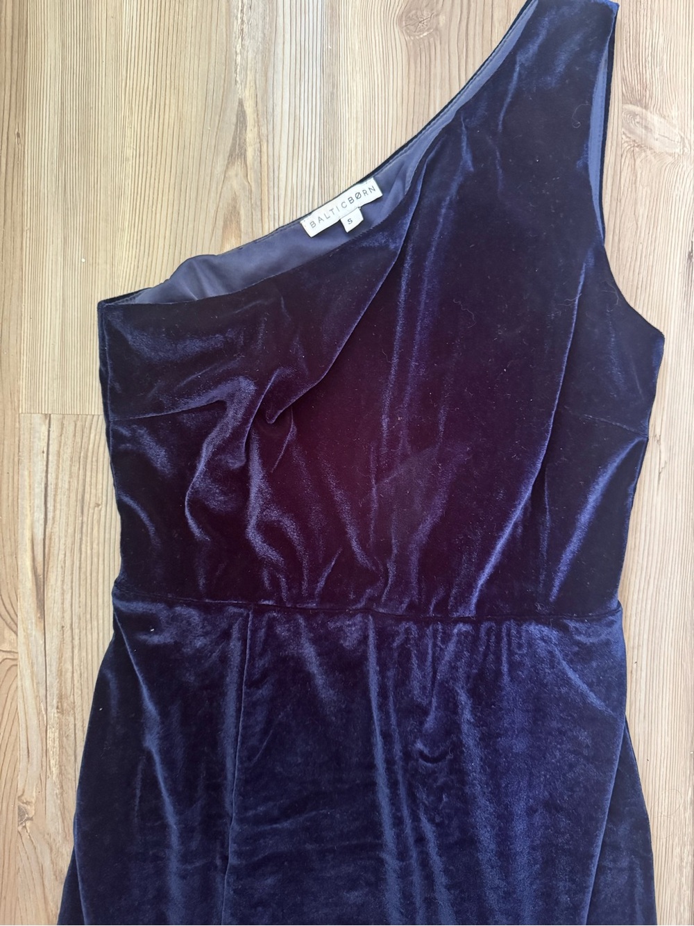 Baltic Born - Tatiana velvet one shoulder maxi dress - Picture 6 of 6